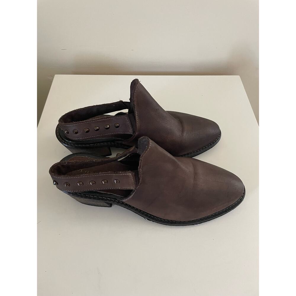 Very Volatile Women’s Shoes Brown Leather Mules Slip on size 8